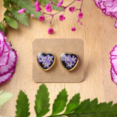 Heart stud earrings with forget-me-not