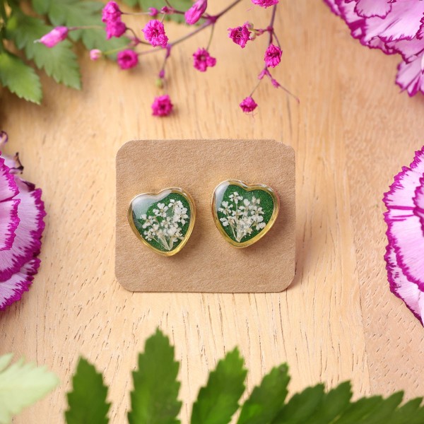 Heart stud earrings with wild carrot flower