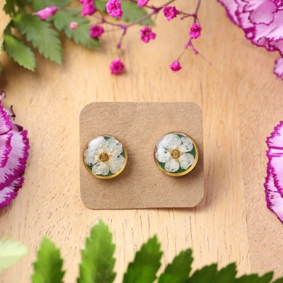 Stud earrings with spirea