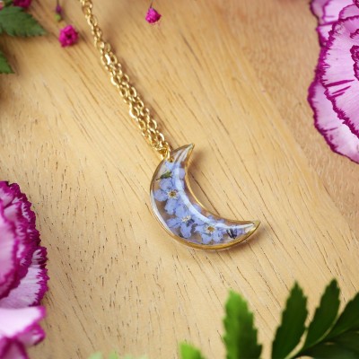 Classic moon necklace with forget-me-nots