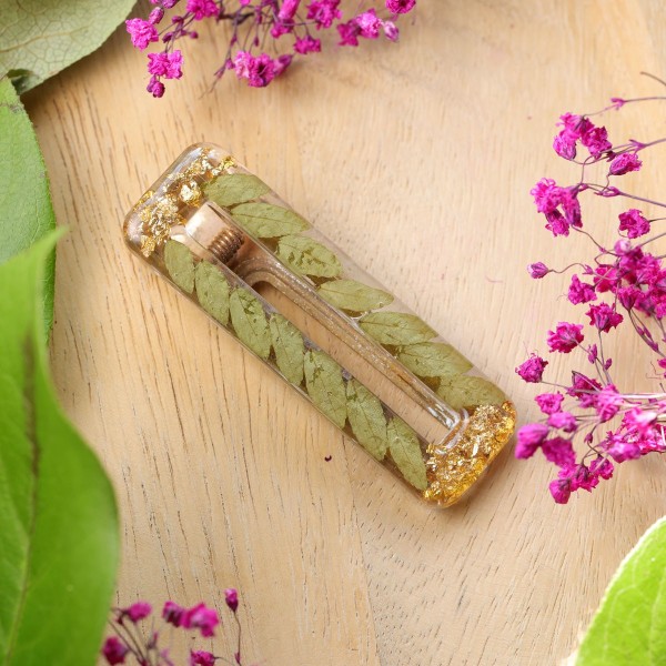 A hair clip with acacia leaves - the magic of nature in your hair