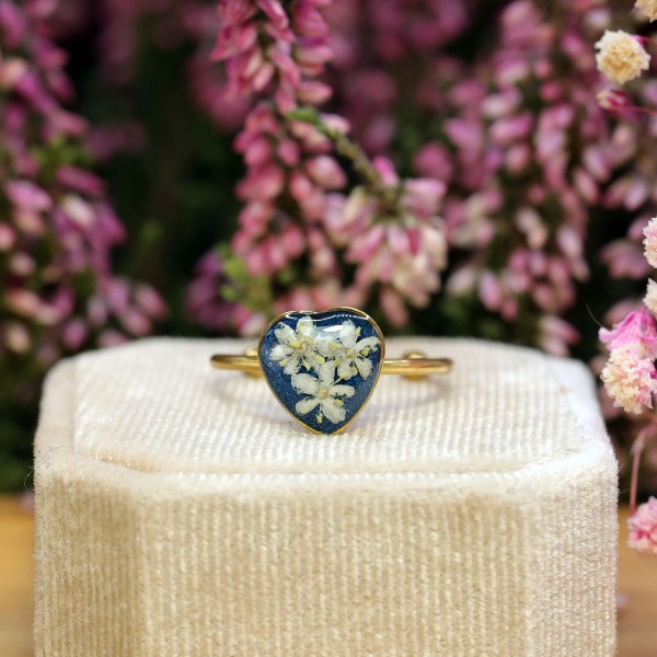 Heart ring with elderberry flower