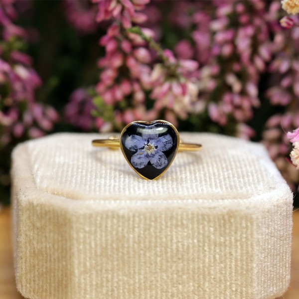 Heart ring with forget-me-not