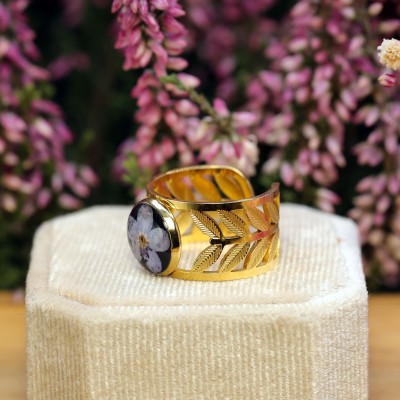 Ornamental ring with forget-me-not