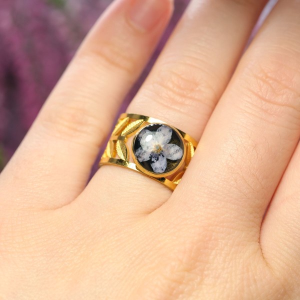 Ornamental ring with forget-me-not