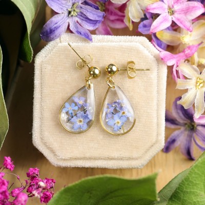 Classic earrings with forget-me-nots