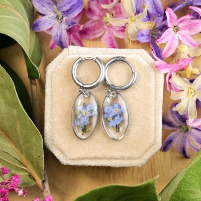 Classic earrings with forget-me-nots