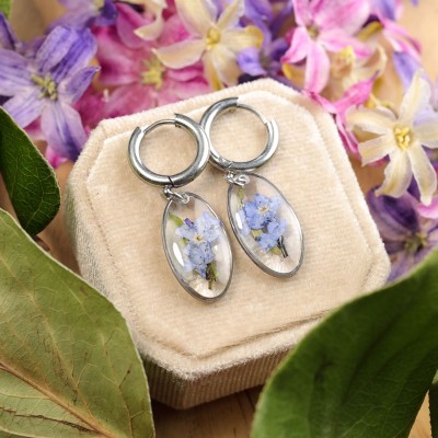 Classic earrings with forget-me-nots