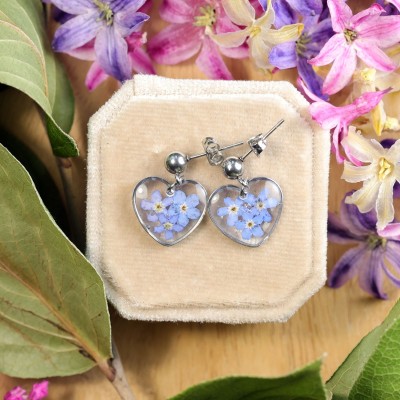Classic heart earrings with forget-me-nots