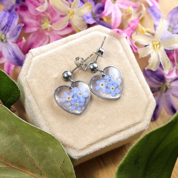 Classic heart earrings with forget-me-nots