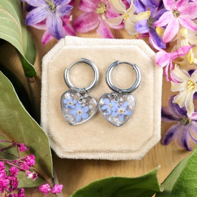 Classic heart earrings with forget-me-nots