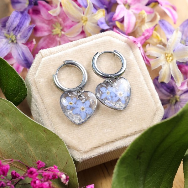 Classic heart earrings with forget-me-nots