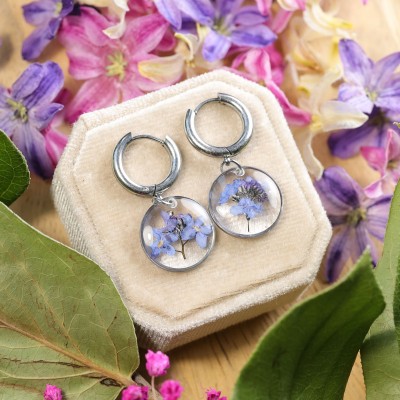 Classic earrings with forget-me-nots