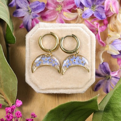 Classic lunula earrings with forget-me-nots