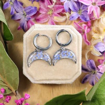 Classic lunula earrings with forget-me-nots