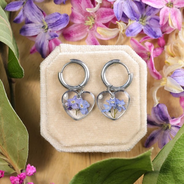 Classic heart earrings with forget-me-nots