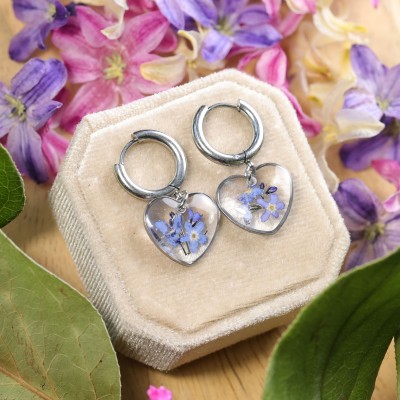 Classic heart earrings with forget-me-nots