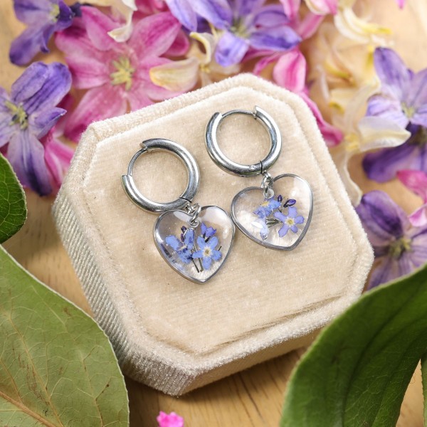 Classic heart earrings with forget-me-nots