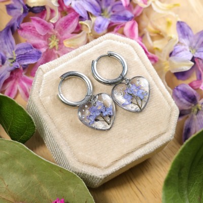 Classic heart earrings with forget-me-nots