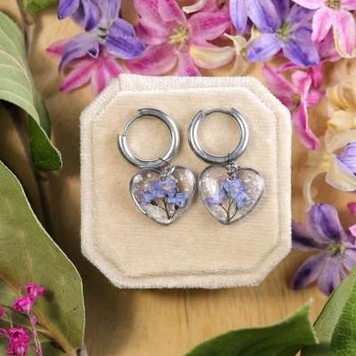 Classic heart earrings with forget-me-nots