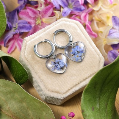 Classic heart earrings with forget-me-nots