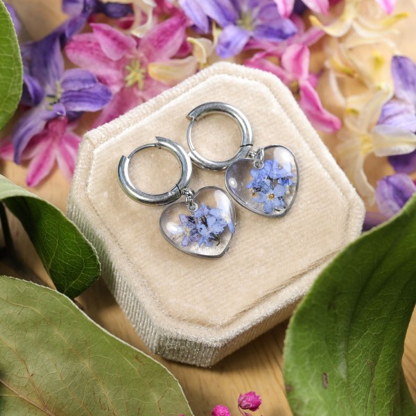 Classic heart earrings with forget-me-nots
