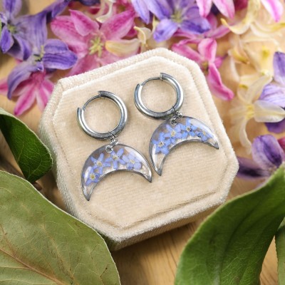 Classic lunula earrings with forget-me-nots