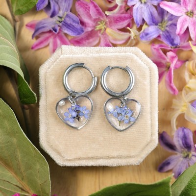 Classic heart earrings with forget-me-nots