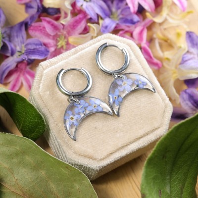 Classic lunula earrings with forget-me-nots