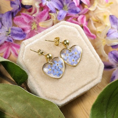 Classic heart earrings with forget-me-nots
