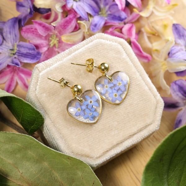 Classic heart earrings with forget-me-nots