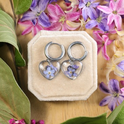 Classic heart earrings with forget-me-nots