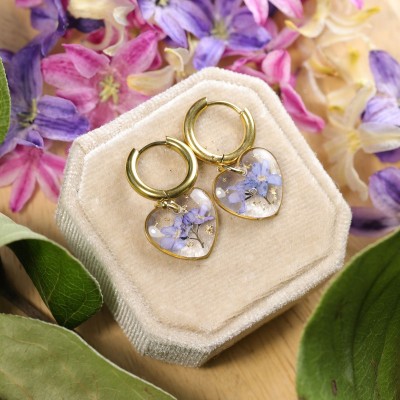Classic heart earrings with forget-me-nots