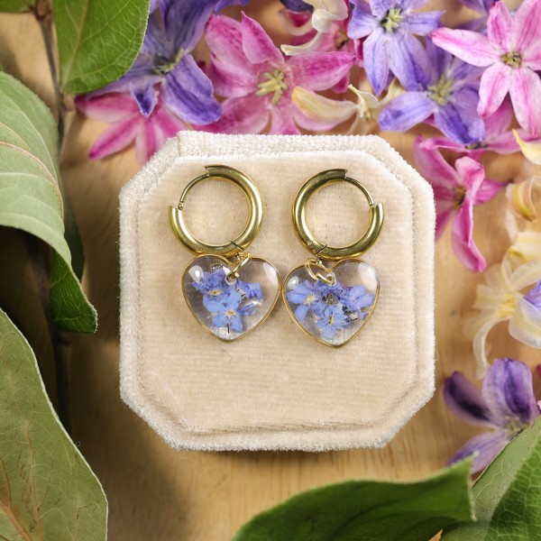 Classic heart earrings with forget-me-nots