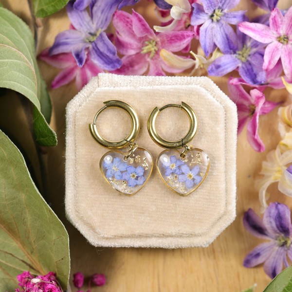 Classic heart earrings with forget-me-nots