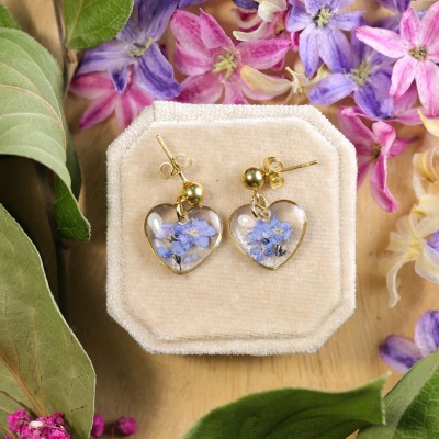 Classic heart earrings with forget-me-nots
