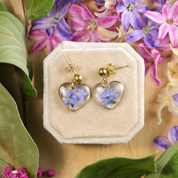 Classic heart earrings with forget-me-nots