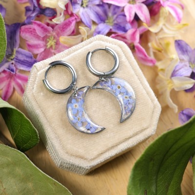 Classic moon earrings with forget-me-nots