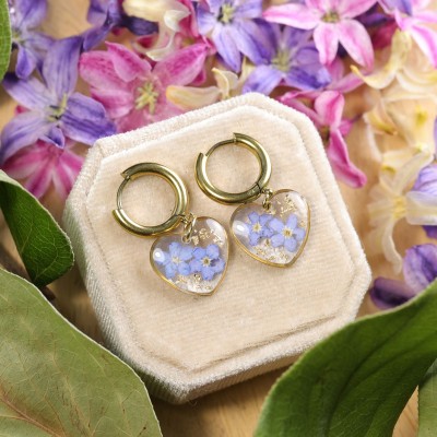 Classic heart earrings with forget-me-nots