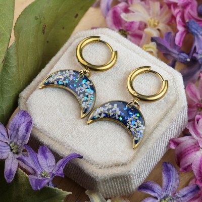 Classic lunula earrings with wild carrot flowers