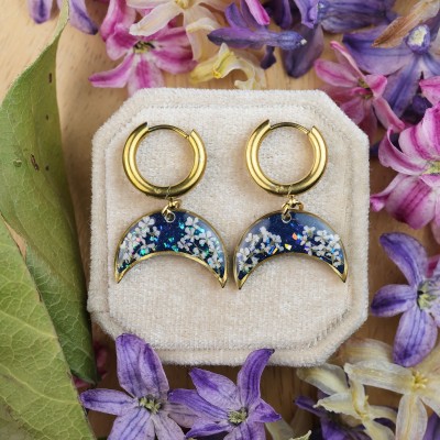 Classic lunula earrings with wild carrot flowers