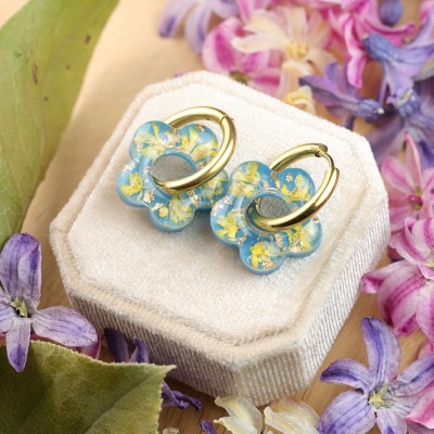 Flower earrings with alyssum flowers