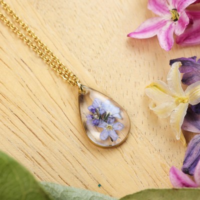 Classic necklace with forget-me-not