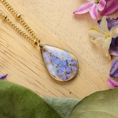 Classic necklace with forget-me-not