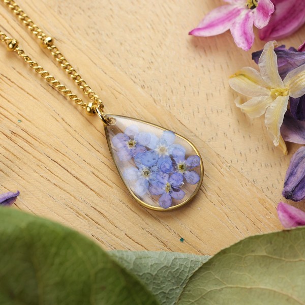 Classic necklace with forget-me-not