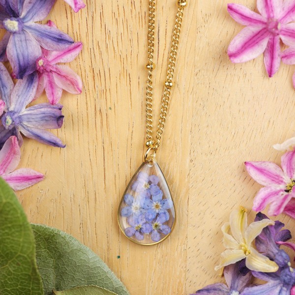 Classic necklace with forget-me-not