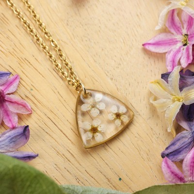Classic necklace with spirea