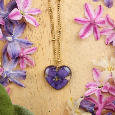 Classic heart necklace with violet