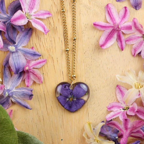 Classic heart necklace with violet