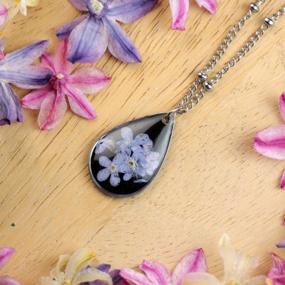 Classic necklace with forget-me-not